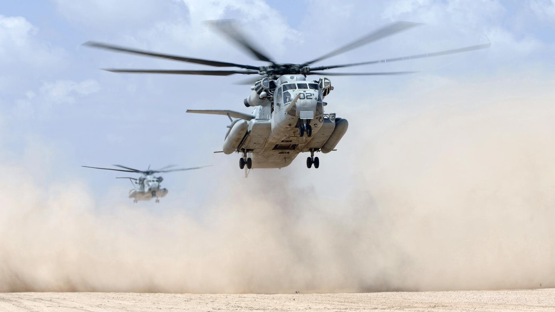 足球明星签署年度公益合约,推动青少年体育教育,足球明星签约价格